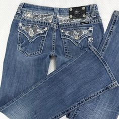 measurements: - size 29 - 15.5 inch waist - 42.3 inch length - 34 inch inseam - 7.5 inch rise Y2k Style Fitted Medium Wash Flare Jeans, Medium Wash Fitted Flare Jeans Y2k Style, Y2k Medium Wash Fitted Flare Jeans, Y2k Mid-rise Jeans With Pockets, Y2k Mid-rise Denim Blue Flare Jeans, Y2k Medium Wash Five-pocket Pants, Low Rise Jeans Fairy, Miss Me Jeans Angel Wings, Jeans Bootcut