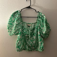 Stunning, Green And White Floral Blouse. Can Be Worn On The Shoulders As Well. New Without Tags Never Worn It Just Took The Tags Off Assuming It Would Fit And It Did Not Fit Me. Green Semi-stitched Floral Blouse Piece, Green Semi-stitched Floral Print Blouse Piece, Retro Green Floral Print Top, Green Floral Print Sleeveless Crop Top, Semi-stitched Green Bohemian Blouse, White Floral Blouse, Floral Blouse, Off Shoulder Blouse, Off Shoulder