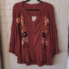 Nwt Free People Top With Floral Embroidery In Size S. Please Note: As With All Embroidered Products, There May Be Some Loose Threads. See Last Picture. Embroidered Products, Free People Fall, Metallic Blouses, Free People Blouse, Free People Tunic, Free People Top, Sweater Crop, Tunic Tank Tops, Red Blouses