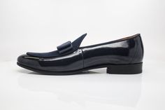 Style: 525-210SP-Blue Exquisite combination of Patent Leather & Suede accent this slip-on Dress Loafer from Carrucci, featuring Grosgrain Bow and Piping, and a clean welt! Formal Loafers, Dress Loafers, Wide Shoes, Shoe Tree, Suede Sandals, Formal Shoes, Shoe Sale, Shoe Brands, Piping