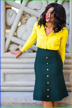 work style ideas, midi skirt, christian louboutin Corporate Attire Women, Chicwish Skirt, Midi Skirt Fall, Color Combos Outfit, Mixing Colors, Color Blocking Outfits, Corporate Attire, Chic Skirts