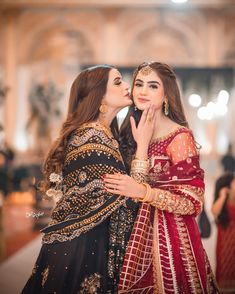 Pakistani Makeup Looks, Sisters Photoshoot Poses, Bride Photos Poses, Sister Poses, Cute Sister, Desi Wedding Dresses, Sisters Photoshoot, Bridal Dresses Pakistan, Bride Sister