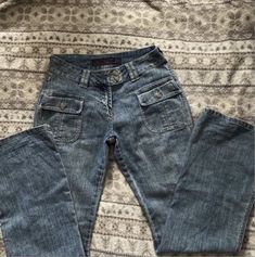 Y2k Jeans Aesthetic, 2000s Baggy Jeans, Alternative Jeans, Clothes Feminine, Baggy Y2k Jeans, Baggy Blue Jeans, Fashion Baggy, The Cardigans, E Boys