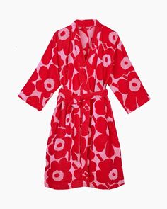 Made of cotton terry, this bathrobe features the red and light pink Unikko pattern. The robe has side seam pockets and a detachable belt.Marimekko's famous poppy pattern Unikko was born in 1964 in a time when the design house's collections featured mostly abstract prints. Designer Maija Isola wanted to create something Terry Cloth Robe, Poppy Pattern, Flower Pattern Design, Sleepwear & Loungewear, Terry Cloth, Stuff I Want, Nightwear, Rocker, Black Friday