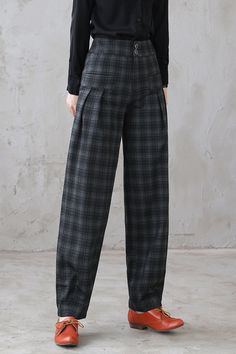 Relaxed Fit Plaid Trousers, Plaid Relaxed Fit Trousers, Plaid Relaxed Fit Pants, Baggy Plaid Wide Leg Bottoms, Plaid Tapered Leg Pants For Fall, Plaid Baggy Wide Leg Bottoms, Baggy Plaid Wide Leg Pants, Plaid Straight Pants For Fall, Plaid High-waisted Pants For Fall