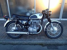 a black and white motorcycle parked in front of a building