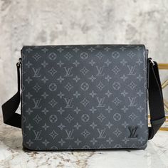 Louis Vuitton Men's District Messenger Bag - Black - LCH All High Quality Luxury Brands Copies Louis Vuitton Yayoi Kusama, Louis Vuitton Capucines, Large Cosmetic Bag, Medium Handbags, Lv Purse, Lv Shoes, Lv Belt, Lv Wallet, Louis Vuitton Pochette