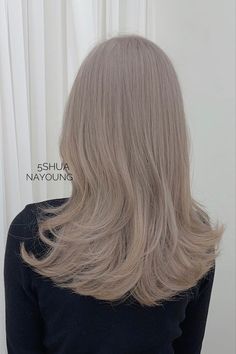 15 Ash Blonde Korean Hairstyle Ideas: Unveiling Elegance and Trend - PAMERANATA Cool Grey Blonde Hair, Kotori Beige Hair, Smoky Beige Hair, Milky Beige Hair Color, White Beige Hair, Smokey Beige Hair, Ashy Beige Hair, Kullu Sari, Ash Colored Hair