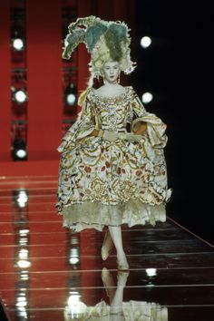 John Galliano Dior, Fashion Show Design, Rococo Fashion, Mode Chanel, Runway Fashion Couture, Christian Dior Haute Couture