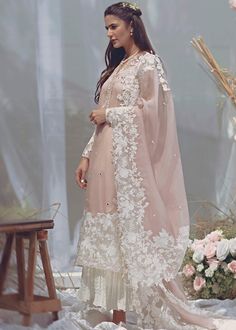 Dresses With Sarees, Pakistan Dress, Red Bridal Dress, Couple Wedding Dress, Pakistani Fashion Party Wear, Beautiful Pakistani Dresses, Indian Bridal Outfits, Bridal Dress Design, Stylish Dress Book