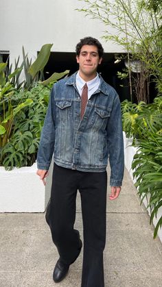 Normcore Outfits Men, Men Jean Jacket Outfits, Denim Jacket Outfit Mens, Men Streetwear Outfits, Japanese Street Fashion Men, Fashion Models Men, Denim Jacket Winter, Walking Outfits, Denim Jacket Outfit