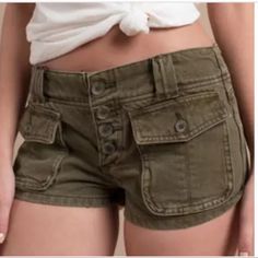 New $78 Free People Women's W 26 Army Green Mid-Rise Cora Button Fly Casual Shorts Measurements: Waist Across:15" Front Rise:8.5" Back Rise:10" Customer Service Is My Greatest Product. Please Ask If You Have Any Questions. Please Add Me To Your Favorites List. Thanks For Looking! Spring Utility Bottoms With Buttons, Utility Style Khaki Bottoms With Buttons, Casual Short Bottoms With Button Cuffs, Casual Mid-rise Bottoms With Buttons, Cotton Button-up Bottoms, High Rise Bottoms With Buttoned Pockets, Spring Utility Bottoms With Buttoned Pockets, Casual Bottoms With Snap Buttons And Short Length, Utility Style Khaki Bottoms With Button Closure