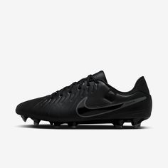 the nike vapor soccer shoe is shown in black