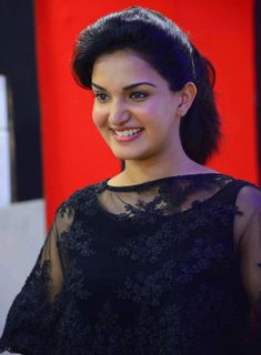 Honey Rose Malayalam, Honey Rose Hot, Odia Actress, Rosé Hot, Saree Traditional, Honey Rose, Beautiful Sarees, Beauty Face Women, Honey Bunny