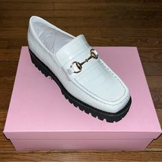 Intentionally Blank White Leather Upper & Black Sole Style: Hk2 Loafers Croc Embossed Lug Sole Size: Women’s Size 5 Leather Croc Embossed Heavy Lugged Sole Memory Foam Cushioning 1.5” Heel 1” Platform Leather Upper & Lining Synthetic Sole Imported New In The Box Smoke & Pet Free Home Shipping Daily: Monday - Friday Bundle Your Likes For A Private Offer Please Ask Questions White Platform Loafers With Rubber Sole For Office, White Platform Loafers With Leather Sole For Work, White Slip-on Platform Loafers For Business, White Leather Platform Loafers With Lug Sole, White Platform Loafers With Lug Sole For Work, White Textured Sole Loafers For Work, White Platform Loafers For Business With Round Toe, Trendy Low-top Platform Loafers For Office, Trendy White Leather Platform Loafers