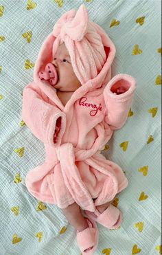 Wrap your little princess in a world of luxury with this enchanting hooded bathrobe. Crafted from exquisitely soft material, it cocoons your baby in comfort during spa, bath, or pool adventures. Tailored for babies aged 0-8 months, it stands as the epitome of dreamy baby essentials and the perfect gift for any baby shower. This set includes the robe, hair wrap and slippers. Every detail of this enchanting robe, from its self-tie closure to the elastic-heeled slippers and charming headwrap, adds Hooded Bathrobe, Baby Bath Robe, Baby Robes, Cadeau Baby Shower, Custom Baby Gifts, A Monogram, Pool Time, Gift Newborn, New Baby Girls