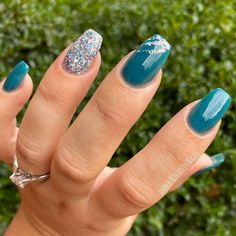 Nail Art Designs Teal Turquoise, Blue Green And Silver Nails, Teal Silver Nails, Dark Teal And Silver Nails, Green Blue Nail Designs, Gel Nails Teal, Green Nails Sns, Teal Green Nail Designs, Teal Nails Simple