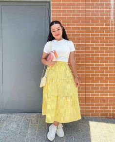 Yellow Skirt Outfits, Modest Church Outfits, Modest Casual Outfits, Modesty Outfits, Best Winter Outfits, Cute Modest Outfits, Yellow Skirt, Quick Outfits, Stylish Work Outfits