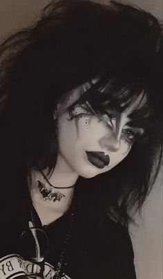 Trad Goth Eyeliner, Crazy Eyeliner Goth, Trad Goth Makeup Hooded Eyes, Trade Goth Makeup, Goth Makeup Looks Trad, Trad Goth Makeup, Goth Outfit Inspo, Goth Fits, Goth Kids