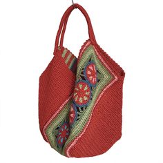 This red-dominant bag, distinguished by its vibrant motifs, offers a spacious interior, making it a stylish choice for both beach outings and everyday use during the summer. Red Large Capacity Beach Bag For Shopping, Red Handwoven Crochet Tote Bag, Red Beach Bag With Handles For Daily Use, Red Tote Beach Bag With Handles, Rectangular Red Beach Bag For Shopping, Rectangular Red Beach Bag For Travel, Red Beach Bag For Daily Use, Red Large Capacity Bag For Vacation, Red Handmade Straw Bag For Vacation