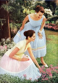 Vestidos Color Pastel, Carmen Dell'orefice, 1950s Fashion Dresses, Vogue Vintage, Pastel Dress