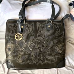 This Mexican Artisanal Bag Is Perfect For Formal Occasions. High Quality And Beautiful Leather Design. Luxury Hand Tooled Bags For Gifts, Luxury Hand Tooled Satchel For Travel, Luxury Hand-tooled Satchel For Travel, Luxury Hand-tooled Travel Satchel, Elegant Top Handle Hand Tooled Bag, Elegant Hand Tooled Satchel Bag, Elegant Hand-tooled Satchel Bag, Elegant Hand Tooled Clutch Bag, Elegant Hand-tooled Clutch Bag