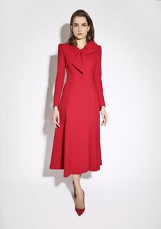 18 of Kate Middleton's Best Bow Fashion Moments - Dress Like A Duchess Princesa Anne, Princess Kate Style, Roland Mouret Dress, Catherine Walker, Middleton Style, Royal Outfits, Red Coat, Princess Kate