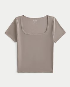 A cozy and super soft short-sleeve baby tee in ribbed fabric. Square neckline, short sleeves. Slim Fit.This item is available in extended lengths:Short - 17"Regular - 19"Long - 21" Preppy Shorts, Png Clothes, Winter Fit, Pretty Shirts, Winter Fits, Birthday Wishlist, Soft Shorts, Ribbed Fabric