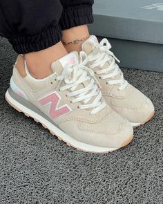 New Balance 500, New Balances, Athleisure Shoes, Back To School Shoes, Trendy Shoes Sneakers, Preppy Shoes, Pretty Shoes Sneakers, Fresh Shoes, Cute Sneakers