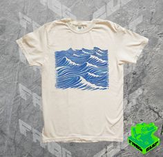 COMFORT COLORS This beautiful one of a kind Vintage Ocean Sea Waves shirt is so comfy and aesthetic, you're gonna absolutely love it and your friends/fam will probably be jealous. This shirt also makes the perfect gift! THE SPECS - High quality comfort colors T shirt - Comfortable unisex relaxed fit - 100% ringspun cotton - softwashed and pre-shrunk - U.S CTP ethical and sustainable production - Double Needle stitching - Professional high quality print - Relaxed fit (True to size) - For baggy fi Ocean Shirt, Vintage Ocean, Style Graphic Tee, Gifts For Surfers, Surf Shirt, Screen Printing Shirts, Sea Waves, Tee Design, Screen Print