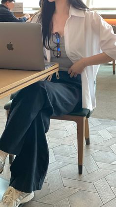 Engineering Aesthetic Outfit, Office Worker Outfits, Casual Uni Outfits Summer, Korean Business Casual Outfits, Japanese Business Casual, Korean Campus Outfit, Korean Elegant Outfit, Korean Business Casual, Asian Fits