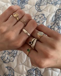 Silver Jewlery, The Bling Ring, Mixed Metal Rings, Social Status, Green Rings, Mixed Metal Jewelry, Gold And Silver Rings