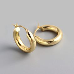 Vintage 14K Yellow Gold Circle Hoop Earrings Women Wedding Jewelry Brand Name: Genuine-Gemstone Vintage 14K Yellow Gold Hollow Ball Stud Pierced Earrings 5mm AS IS // 14 Karat Round Simple Minimalist Classic Fine Estate Wedding Jewelry.Vintage 14K Yellow Gold plated Hoop Earrings, Vintage 14K Yellow Gold Round Stud Earrings, 14K Solid Gold , Drop Threader Earrings Wedding New Year's Womens Single Vintage Estate 14K Yellow Gold Metals Type: 14K Yellow Gold plated/925 sterling selverGender: WomenE Wedding Jewelry Vintage, Party Accessories Jewelry, Simple Stud Earrings, Beach Birthday, Gold Wedding Jewelry, Bride Earrings, Gold Circle, Gold Shoes, Round Stud Earrings