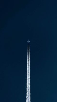 Flores Wallpaper, Plane Wallpaper, Sky Textures, Airplane Wallpaper, Minimalist Phone, Amoled Wallpapers, Jet Stream, Phone Screen Wallpaper, Live Wallpaper Iphone