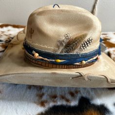 Detailed Leather Band , Cactus Brand, Bead & Hat Band , Cream Suede Roping , Feathers . Size Medium 52-56 Flex Band Bead Hat, Beaded Hat Bands, Beaded Hat, Cowgirl Hat, Cream Yellow, Cowgirl Hats, Hat Band, Leather Band, Feathers