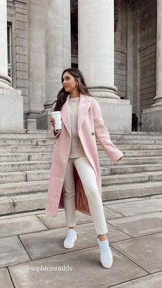 Winter Coat Outfits, Look Rose, Look Formal, Date Outfit Casual, Winter Fashion Outfits Casual, Printed Pleated Skirt