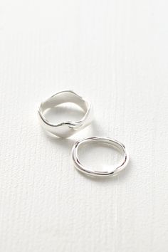 BAGUE-WOMANCE Minimalist Metal Stackable Wedding Rings, Dainty Metal Midi Rings For Wedding, Silver Stackable Rings With Modern Twist For Wedding, Silver Metal Couple Rings For Promise, Silver Metal Midi Rings For Wedding, Modern Silver Midi Rings For Wedding, Metal Stackable Open Rings For Wedding, Metal Toe Ring Midi Rings For Wedding, Silver Round Band Midi Rings For Wedding