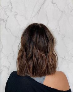 Short Hairstyles For Brown Hair, Beachy Long Bob, Short Haircuts Brown Hair, Jules Jacobson Hair, Hair Lengths Short, Collar Bone Length Hair With Face Framing, Wavy Brunette Bob, Summer Bob Haircut, Going Lighter From Dark Hair