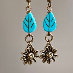 "Sunflower Earrings - Brass plated Sunflowers dangle from Turquoise Czech Glass Leaf Beads and Twisted Antiqued Brass plated Rings. Antiqued Brass Earwires Earrings measure j2.25\" from top of earwire to bottom of flowers." Creative Earrings, Gift For Gardener, Leaf Beads, Earrings Nature, Beading Jewelery, Diy Earring, Sunflower Earrings, Earring Ideas, Daisy Earrings