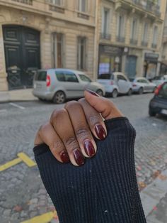 Black Fall Nails Short, Nail On Black Women, Fall Nails Manicure, Basic Autumn Nails, Brownish Red Nails, Maroon Short Nails, Short Nail Inspo Winter, Dark Colour Nails, Reddish Brown Nails