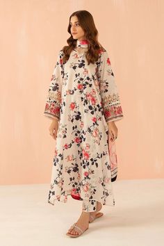 DRESS Loan Dresses Design Pakistani, Dress Design Pakistani, Simple Dress Casual, Kameez Designs, Be Design, Lace Dress Design, Lawn Suit, Stylish Short Dresses, Pakistani Fancy Dresses