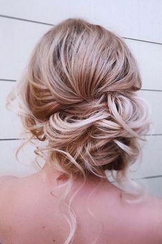 timeless bridal hairstyles messy curly low side bun kamalova via instagram Side Bun Wedding, Hairstyle Bridesmaid, Mother Of The Bride Hairstyles, Side Bun Hairstyles, Wedding Hair Side, Side Bun, Mother Of The Bride Hair, Guest Hair, Hair Bun Tutorial