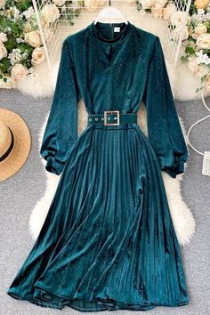 Elegant Patchwork Long Sleeve Vintage Velvet With Belt Pleated DressM length 105 Sleeve length 54 Bust 86-96 Waist 56-86
L length 106 Sleeve length 55 Bust 90-100 Waist 60-90 Green Dress Lantern Sleeves, Rich Girl Outfits, Big Girl Clothes, Dresses Spring, Vintage Velvet, Beautiful Blouses, Solid Dress, Long Dresses, Fall Outfits Women