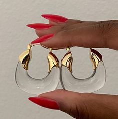 Make a BOLD statement in these unique resin statement hoop earrings. Featuring a transparent acrylic design and a lustrous 18K Gold detail, these earrings are the perfect addition to complete any look. Statement Earrings Unique, Statement Earrings 2022, Earrings Awsthetic, Popular Earrings 2022, Popular Earrings For 2022, Hoop Earrings 2022, Bling Earrings Hoops, Earring 2022 Trends, New Earring Trends