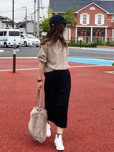 Japanese Womens Fashion Casual, Uniqlo Skirt Outfit, Outfits Ideas Black Women, Long Pencil Skirt Outfits, Outfits Ideas Black, Woman Fashion Casual, Pencil Skirt Outfits Casual, Uniqlo Women Outfit, Skirt Outfits Ideas