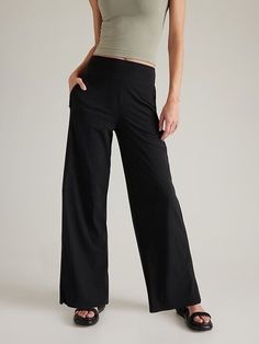 SquareTrade © AP6.0  Athleta Cosmic Wide Leg Pant COLOR: black sz-- 0 FOR: Commuting, work, and travel FEEL: Italian Euroluxe fabric is smooth and structured with stretch FAVE: Easy-access pockets to stash your essentials #587316 68% Nylon/32% Elastane Machine wash and dry. Imported. Semi-fitted, skims easily over the body Sits at the natural waist inner tag is marked to prevent store return.  all items are brand new, excellent condition unless otherwise noted. Combined shipping is available. NO RETURNS!! Comfy Travel, Work And Travel, Wide Leg Cropped Pants, Wide Leg Linen Pants, Active Wear Pants, Wide Leg Pant, Athleta Pants, Petite Size, New Black