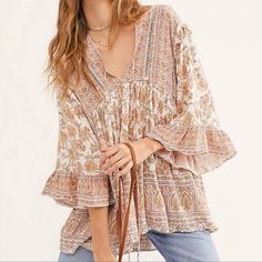 Free People Moonlight Dance Women's Printed Boho Tunic Top With Pockets Ivory Combo Floral Ob1094882 Brand: Free People Size: Medium Color: Pink, Cream, Yellow Style: Tunic Material Content: 100% Viscose All Measurements Are Taken Laying Flat: Length: 30.5" Underarm To Underarm: 24" Waist: 23.5 Condition: New With Tags. Please Make Sure To Check The Measurements Provided To Ensure The Garment Fits Your Silhouette. 08 Flare Blouse, Dance Women, Boho Tunic Tops, Free People Tunic, Bohemian Tops, Boho Tunics, Yellow Fashion, Print Tunic, Long Sleeve Tunic