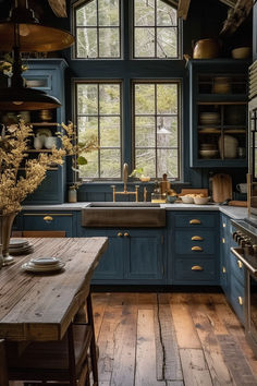 moody farmhouse kitchen, dark kitchen, country kitchen Cottage Core Kitchens, Cottage Core Kitchen Ideas, Moody Farmhouse, Cottage Core Kitchen, Rustic Modern Kitchen, Rustic Kitchen Design, Cabin Kitchens, Small Farmhouse