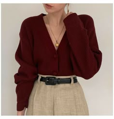 Inspiração de look Deux Birds, Wardrobe Aesthetic, Academia Outfits, Oxblood Red, Academia Fashion, Cardigan With Pockets, Cardigan Outfits, Looks Chic