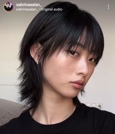 Asian Shaggy Hair, Asian Hair Shag, Hime Cut Mullet, Mod Haircut Women 60s, Japanese Haircuts For Women, Shaggy Hime Cut, Asian Hairstyles Short, Wolf Cut Oval Face, Asian Mullet Hairstyle Women